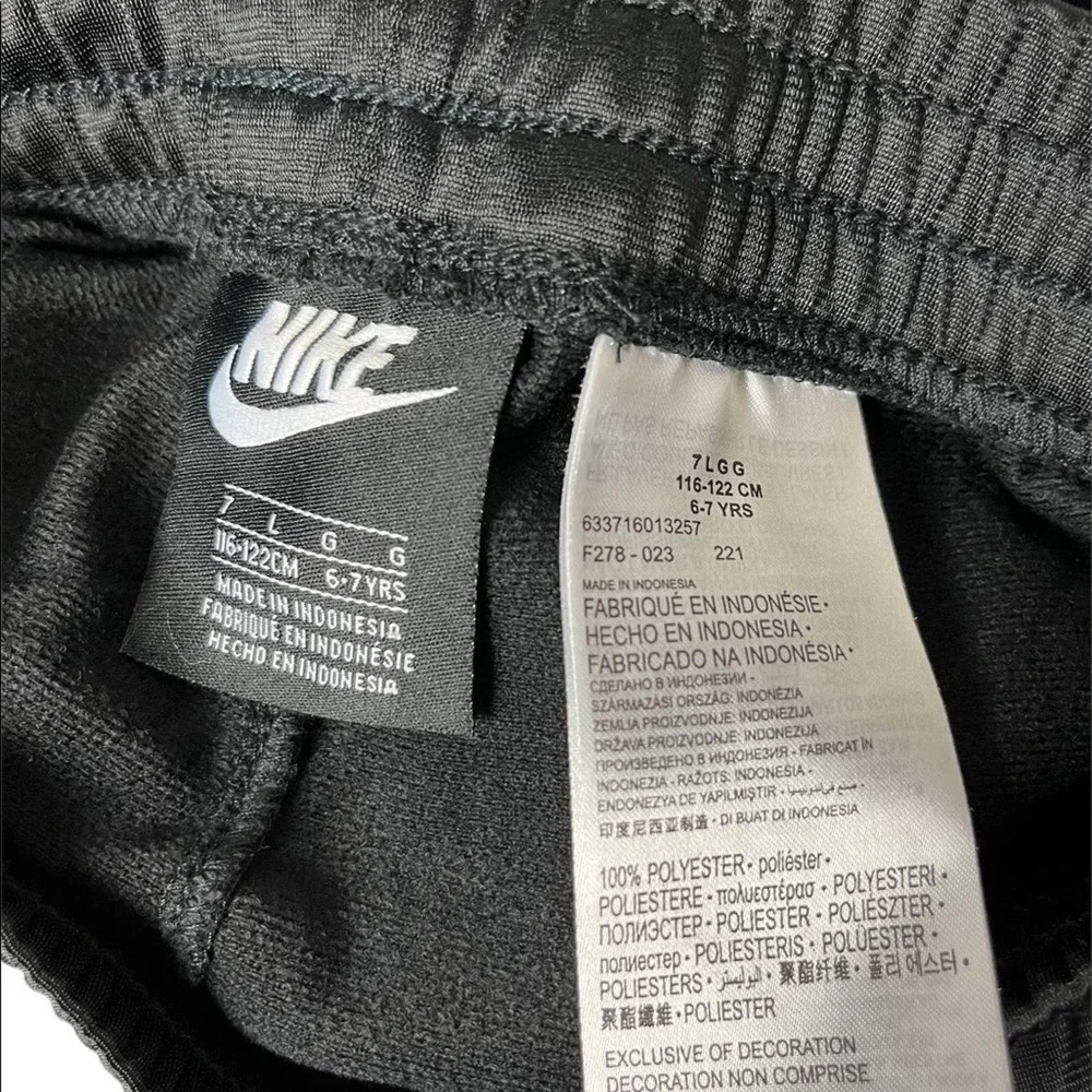 Nike Kids Black Track Suite / Size-7 Large